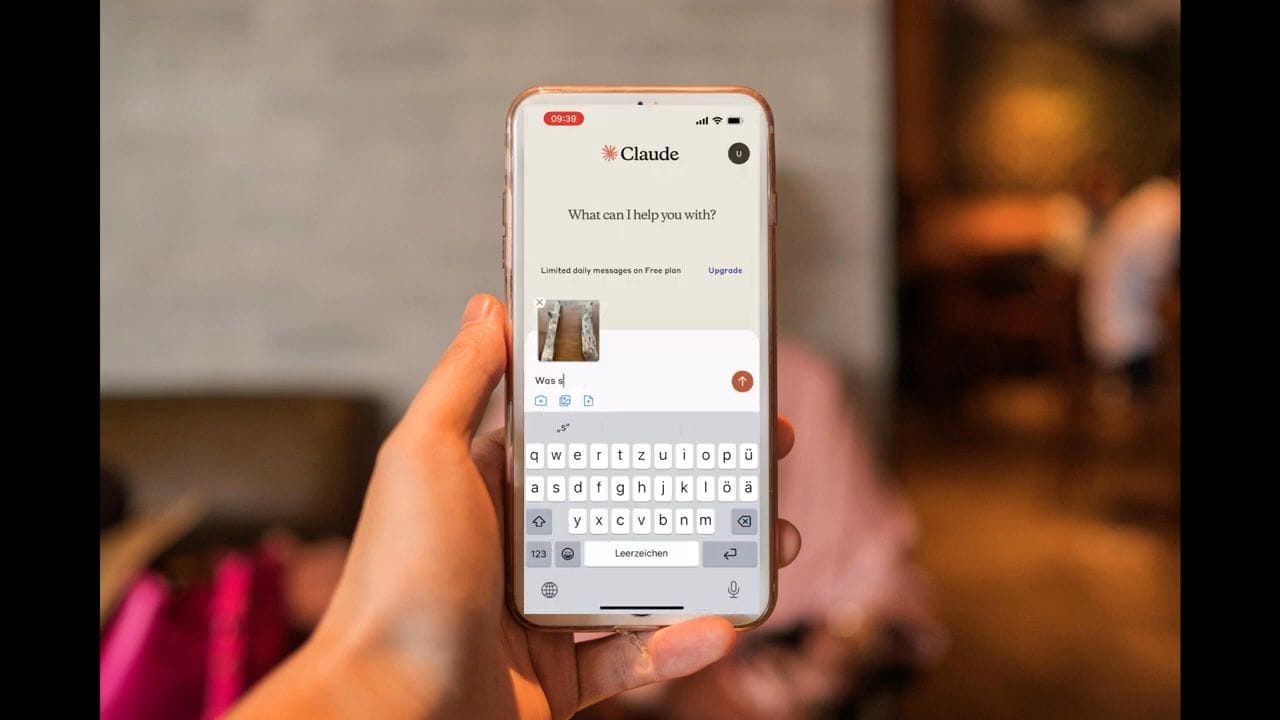 Claude App Smartphone